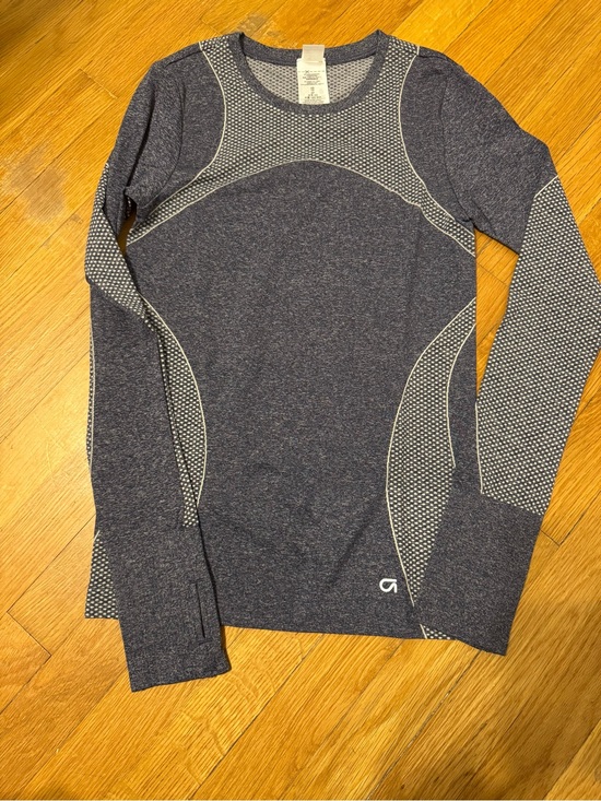 GAP Tops - GAP Navy Heather Long-Sleeve Performance Top with Light Grey Accents